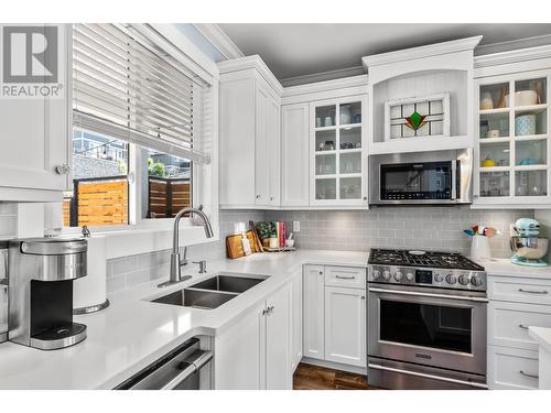 1598 Emerald Drive, Kamloops, BC - Indoor Photo Showing Kitchen With Double Sink With Upgraded Kitchen