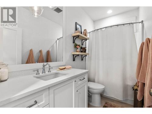 1598 Emerald Drive, Kamloops, BC - Indoor Photo Showing Bathroom