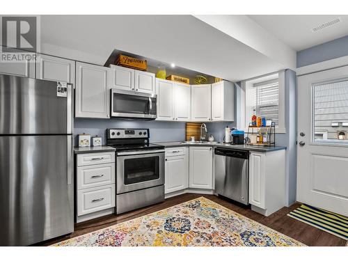 1598 Emerald Drive, Kamloops, BC - Indoor Photo Showing Kitchen