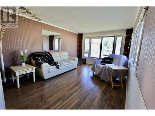 116 7817 S 97 Highway, Prince George, BC - Indoor Photo Showing Living Room