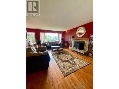 3164 Murray Road, South Slocan, BC - Indoor Photo Showing Living Room With Fireplace