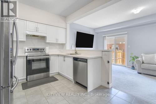 37 - 9 Hampton Brook Way, Hamilton (Mount Hope), ON - Indoor Photo Showing Kitchen