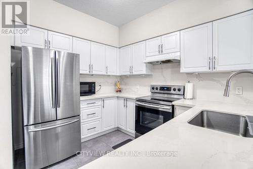 37 - 9 Hampton Brook Way, Hamilton (Mount Hope), ON - Indoor Photo Showing Kitchen