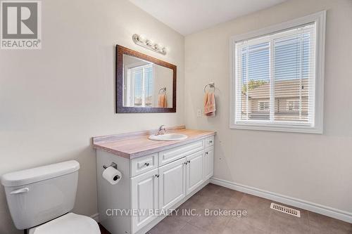 37 - 9 Hampton Brook Way, Hamilton (Mount Hope), ON - Indoor Photo Showing Bathroom