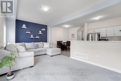 37 - 9 Hampton Brook Way, Hamilton (Mount Hope), ON - Indoor Photo Showing Living Room