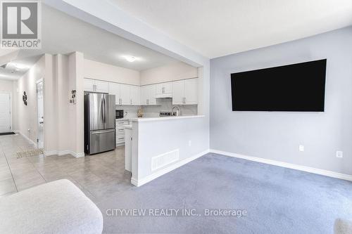 37 - 9 Hampton Brook Way, Hamilton (Mount Hope), ON - Indoor Photo Showing Kitchen