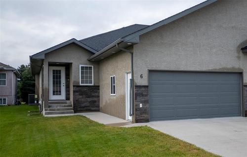 6 Parkside Place, Steinbach, MB - Outdoor