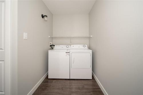 6 Parkside Place, Steinbach, MB - Indoor Photo Showing Laundry Room