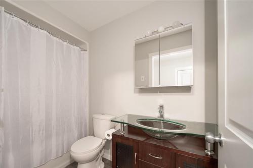 6 Parkside Place, Steinbach, MB - Indoor Photo Showing Bathroom