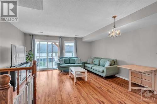 4472 Harper Avenue, Ottawa, ON - Indoor Photo Showing Living Room