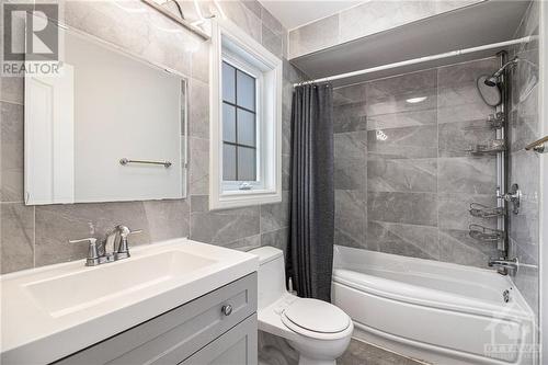 2 Cellini Court, Ottawa, ON - Indoor Photo Showing Bathroom