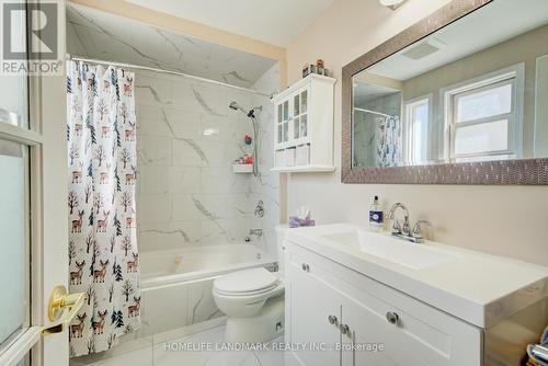 164 Brian Boulevard, Hamilton, ON - Indoor Photo Showing Bathroom