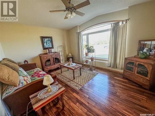 1 Park Boulevard, Melville, SK - Indoor Photo Showing Living Room