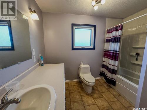 1 Park Boulevard, Melville, SK - Indoor Photo Showing Bathroom