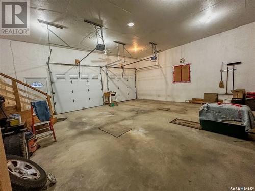 1 Park Boulevard, Melville, SK - Indoor Photo Showing Garage