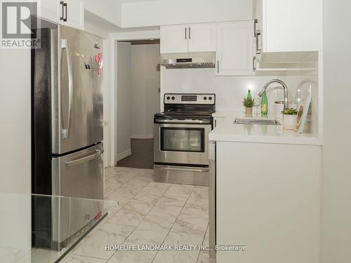 6094 Windfleet Crescent, Mississauga (East Credit), ON - Indoor Photo Showing Kitchen