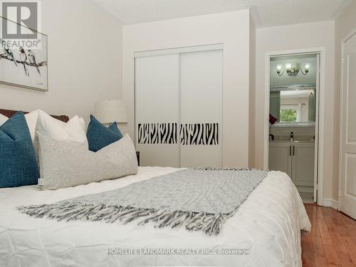 6094 Windfleet Crescent, Mississauga (East Credit), ON - Indoor Photo Showing Bedroom