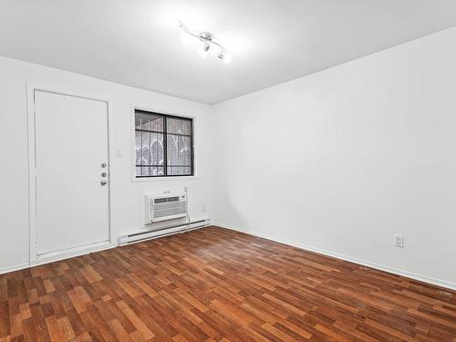 Bedroom - 206-31 Rue Sherbrooke E., Montréal (Le Plateau-Mont-Royal), QC - Indoor Photo Showing Other Room