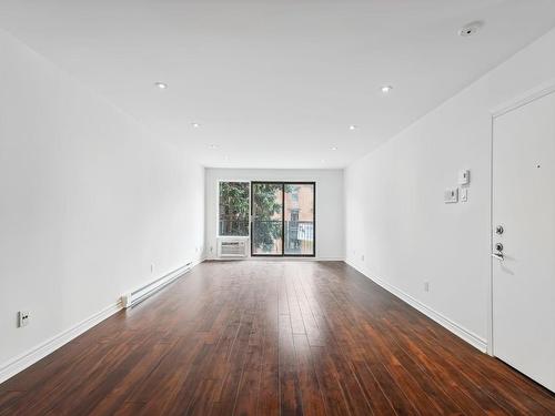 Living room - 206-31 Rue Sherbrooke E., Montréal (Le Plateau-Mont-Royal), QC - Indoor Photo Showing Other Room