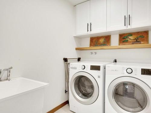 Salle de lavage - 2180 Ch. De L'Étang, Sainte-Adèle, QC - Indoor Photo Showing Laundry Room