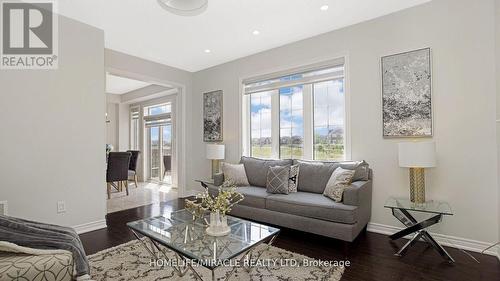 58 Masken Circle, Brampton, ON - Indoor Photo Showing Living Room