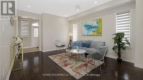 58 Masken Circle, Brampton, ON - Indoor Photo Showing Living Room