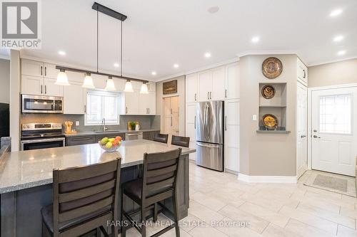 46 Kell Place, Barrie (Bayshore), ON - Indoor Photo Showing Kitchen With Upgraded Kitchen