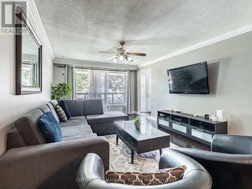 7182 Harwick Drive, Mississauga, ON - Indoor Photo Showing Living Room