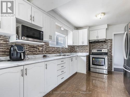 7182 Harwick Drive, Mississauga, ON - Indoor Photo Showing Kitchen With Stainless Steel Kitchen With Double Sink With Upgraded Kitchen