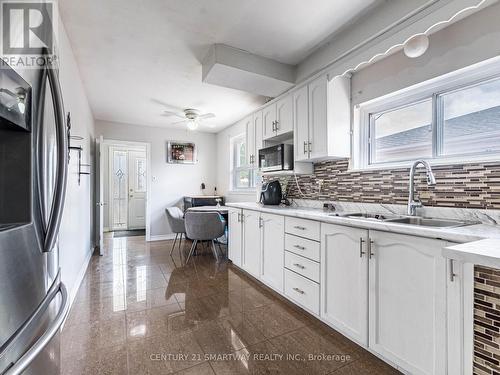 7182 Harwick Drive, Mississauga, ON - Indoor Photo Showing Kitchen With Stainless Steel Kitchen With Double Sink With Upgraded Kitchen