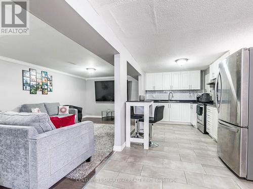 7182 Harwick Drive, Mississauga, ON - Indoor Photo Showing Kitchen With Stainless Steel Kitchen