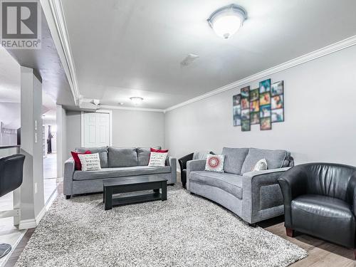 7182 Harwick Drive, Mississauga, ON - Indoor Photo Showing Living Room