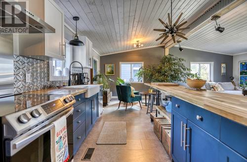 810 Silver Cove Drive, Silverton, BC - Indoor Photo Showing Kitchen With Upgraded Kitchen