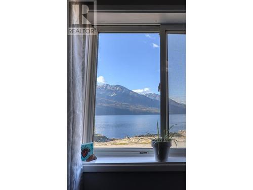 810 Silver Cove Drive, Silverton, BC - Indoor Photo Showing Other Room With Body Of Water