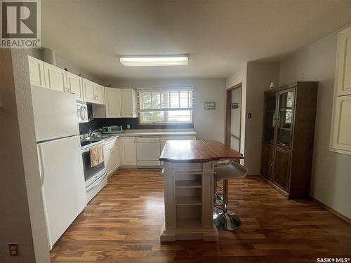 107 Griffin Street, Maple Creek, SK - Indoor Photo Showing Kitchen