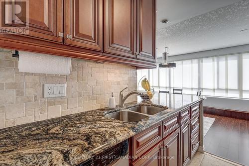 405 - 570 Proudfoot Lane, London, ON - Indoor Photo Showing Kitchen With Double Sink