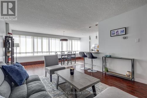 405 - 570 Proudfoot Lane, London, ON - Indoor Photo Showing Living Room