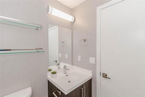 2093 Fairview Street|Unit #709, Burlington, ON - Indoor Photo Showing Bathroom