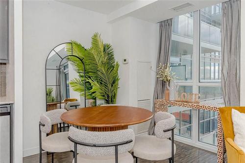 2093 Fairview Street|Unit #709, Burlington, ON - Indoor Photo Showing Dining Room