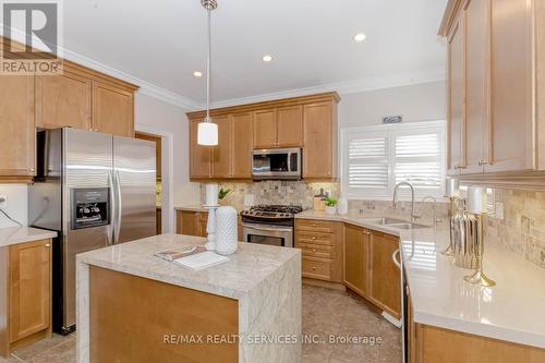 19 Leparc Road, Brampton (Vales Of Castlemore North), ON - Indoor Photo Showing Kitchen With Double Sink