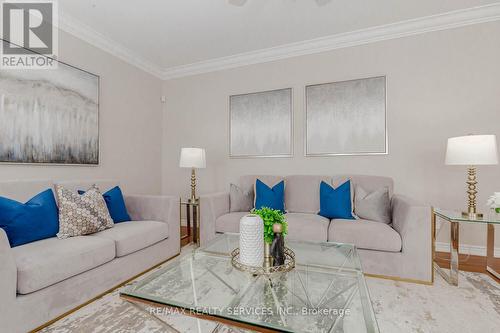 19 Leparc Road, Brampton (Vales Of Castlemore North), ON - Indoor Photo Showing Living Room