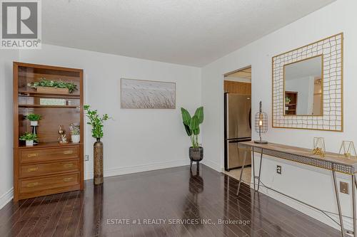 802 - 3590 Kaneff Crescent, Mississauga (Mississauga Valleys), ON - Indoor