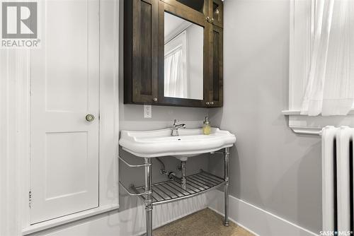 115 Leopold Crescent, Regina, SK - Indoor Photo Showing Bathroom