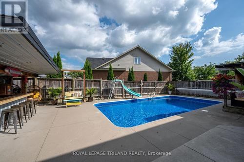 800 Longworth Road, London, ON - Outdoor With In Ground Pool