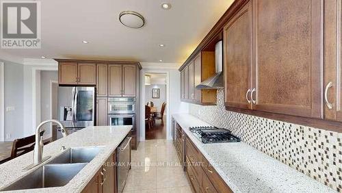 80 Hanbury Crescent, Brampton, ON - Indoor Photo Showing Kitchen With Double Sink With Upgraded Kitchen