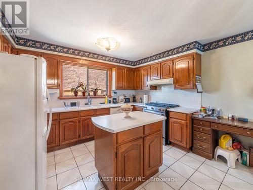 96 Wigwoss Drive S, Vaughan (East Woodbridge), ON - Indoor Photo Showing Kitchen