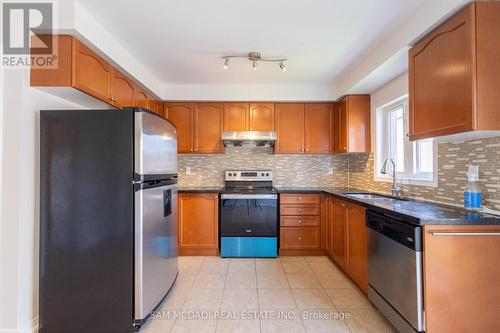 5727 Retreat Street, Mississauga (Hurontario), ON - Indoor Photo Showing Kitchen