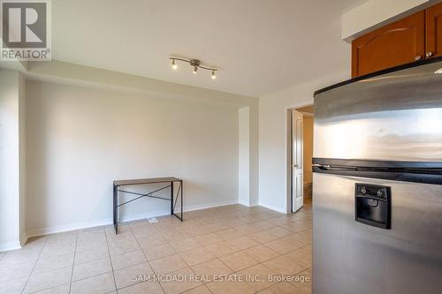 5727 Retreat Street, Mississauga (Hurontario), ON - Indoor Photo Showing Kitchen