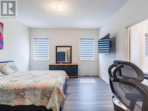 8 Silver Meadow Gardens, Hamilton, ON - Indoor Photo Showing Bedroom