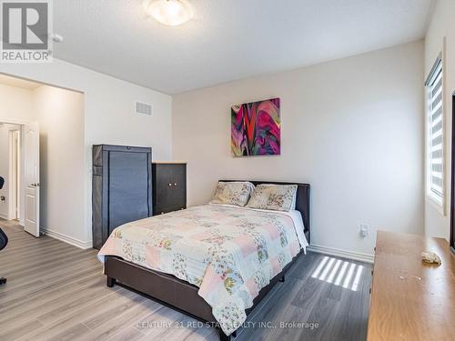 8 Silver Meadow Gardens, Hamilton, ON - Indoor Photo Showing Bedroom